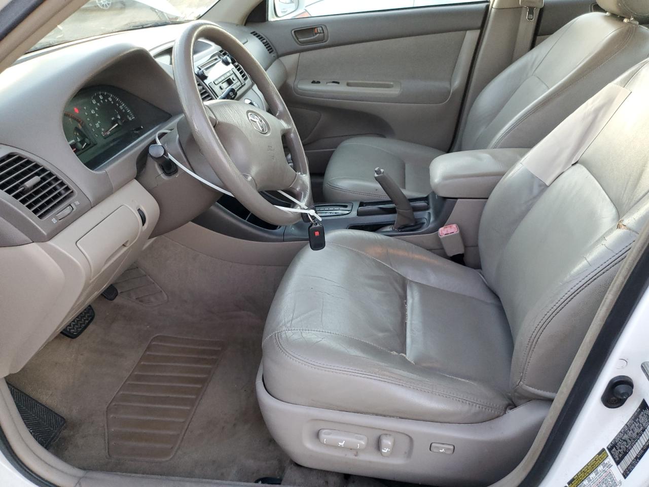 2004 Toyota Camry Le VIN: 4T1BE32K04U307415 Lot: 93543885