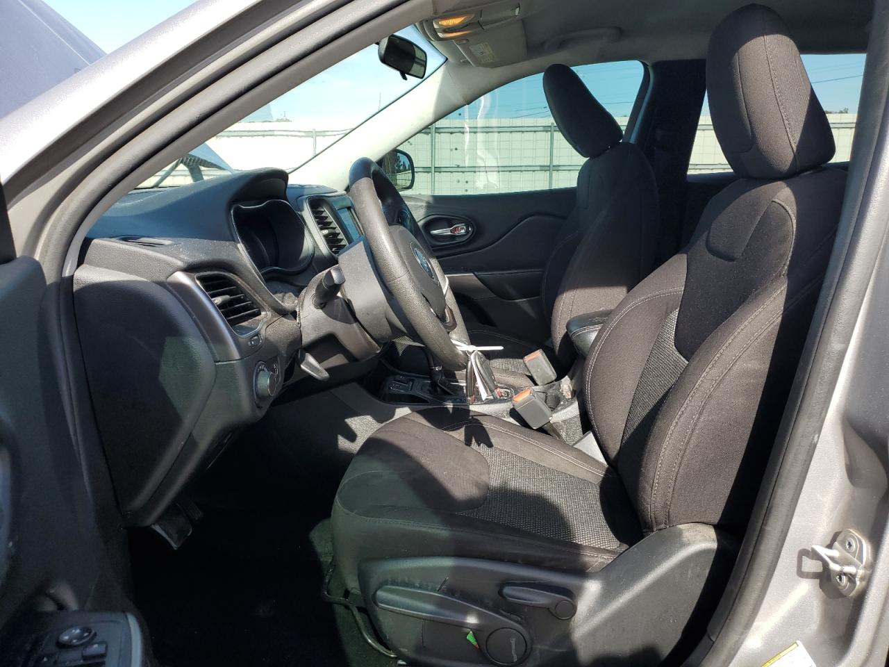 2020 Jeep Cherokee Latitude VIN: 1C4PJLCB4LD556089 Lot: 92940095