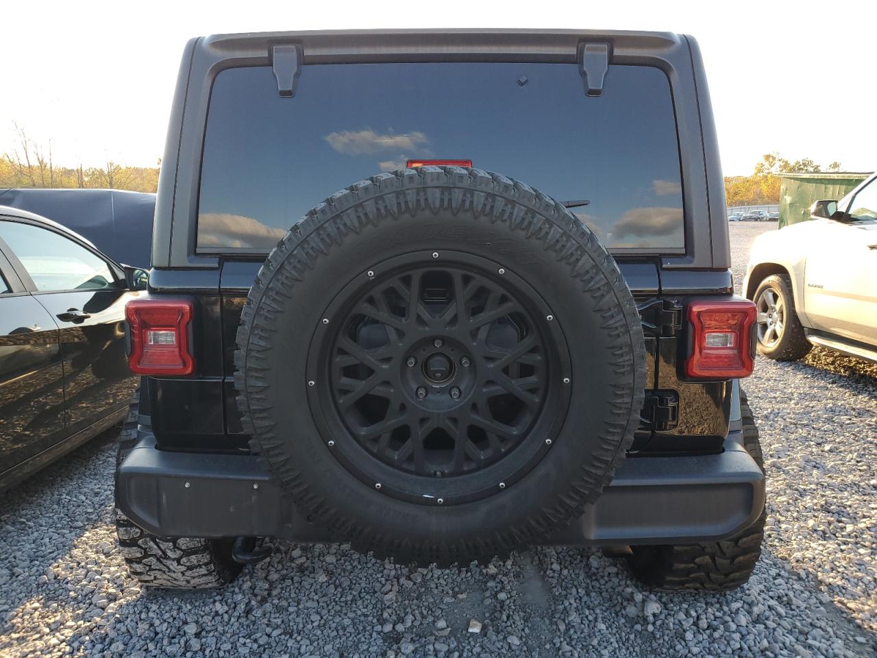 2018 Jeep Wrangler Unlimited Sahara VIN: 1C4HJXEN0JW141419 Lot: 81979955