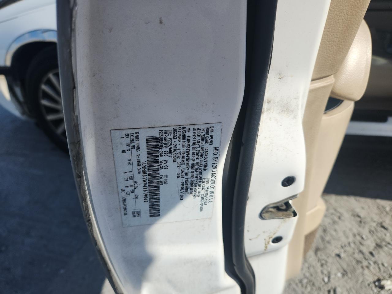 2004 Lincoln Town Car Executive VIN: 1LNHM81W94Y619062 Lot: 93421925