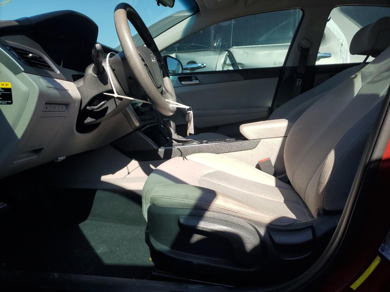 Фото: 5NPE24AF9GH379412