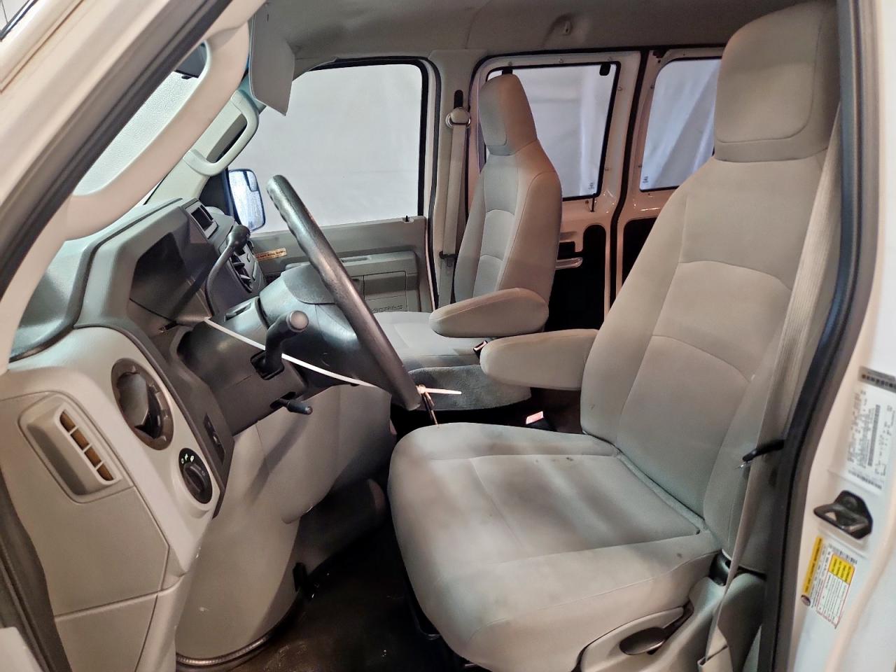 2013 Ford Econoline E350 Super Duty Wagon VIN: 1FBNE3BL8DDB05419 Lot: 92705535