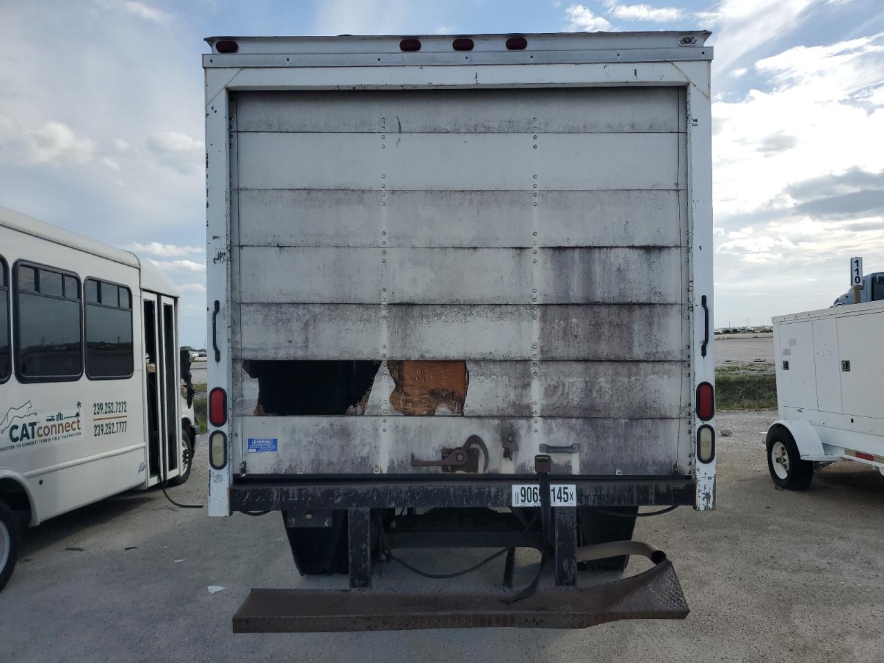 2005 Chevrolet Express Box Truck VIN: 1GBJG31U551133362 Lot: 90692145