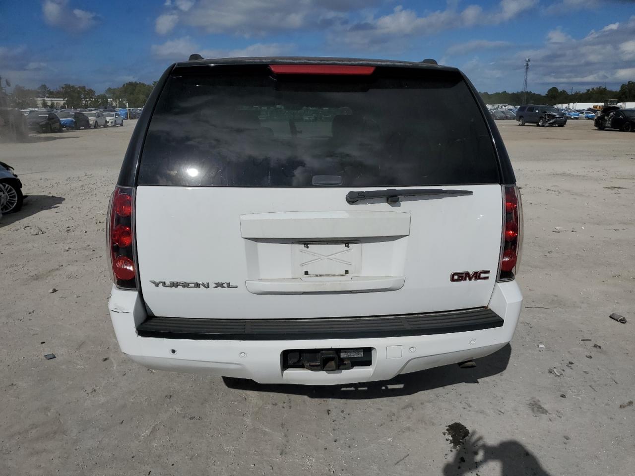 2007 GMC Yukon Xl C1500 VIN: 1GKFC16Y37R262092 Lot: 93343935