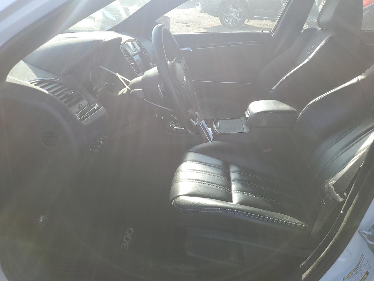 2017 Chrysler 300 S VIN: 2C3CCABG5HH593841 Lot: 92123335