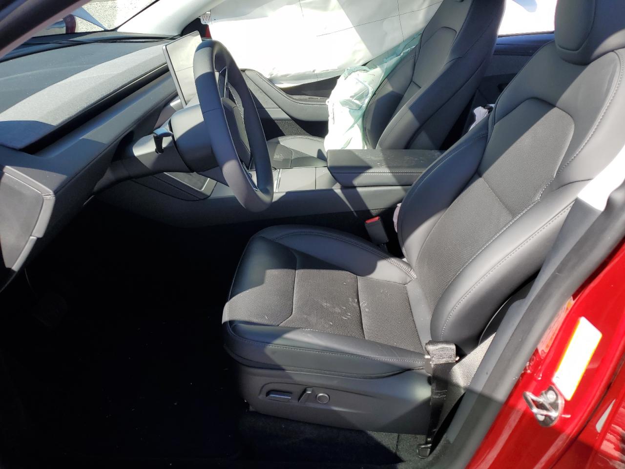 2026 Tesla Model Y VIN: 7SAYGDEE2TA397727 Lot: 91557475