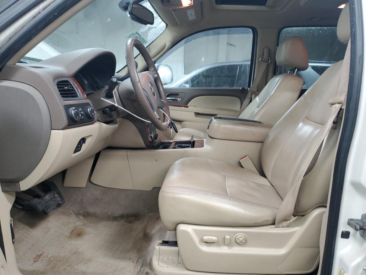 2011 Chevrolet Suburban K1500 Ltz VIN: 1GNSKKE36BR132106 Lot: 92916575