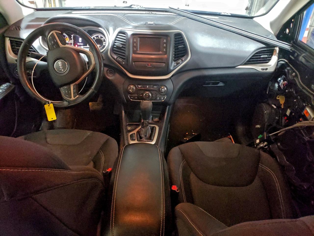 2016 Jeep Cherokee Latitude VIN: 1C4PJLCB4GW217522 Lot: 93601225