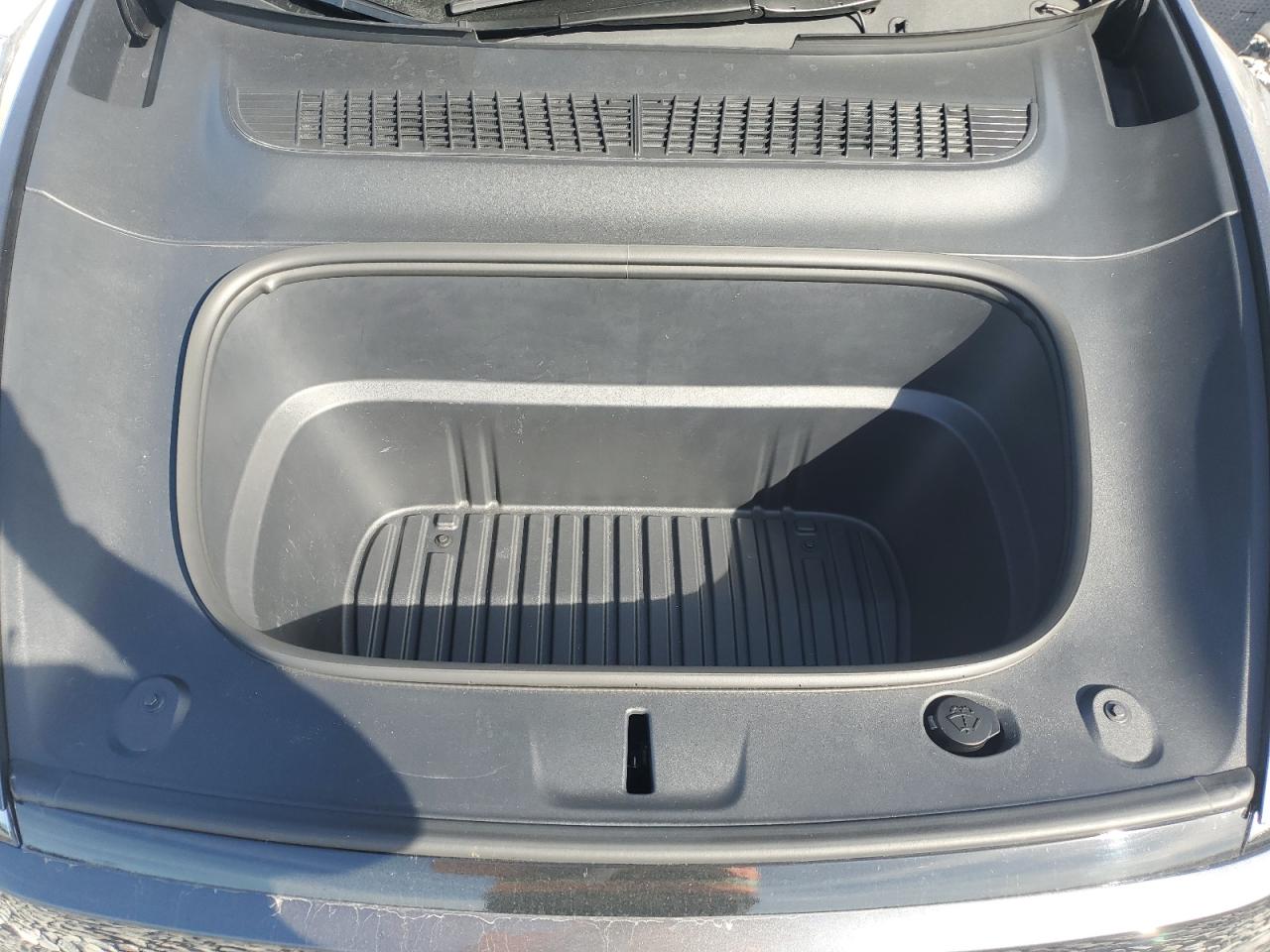 2026 Tesla Model Y VIN: 7SAYGDEE8TA385811 Lot: 91408805