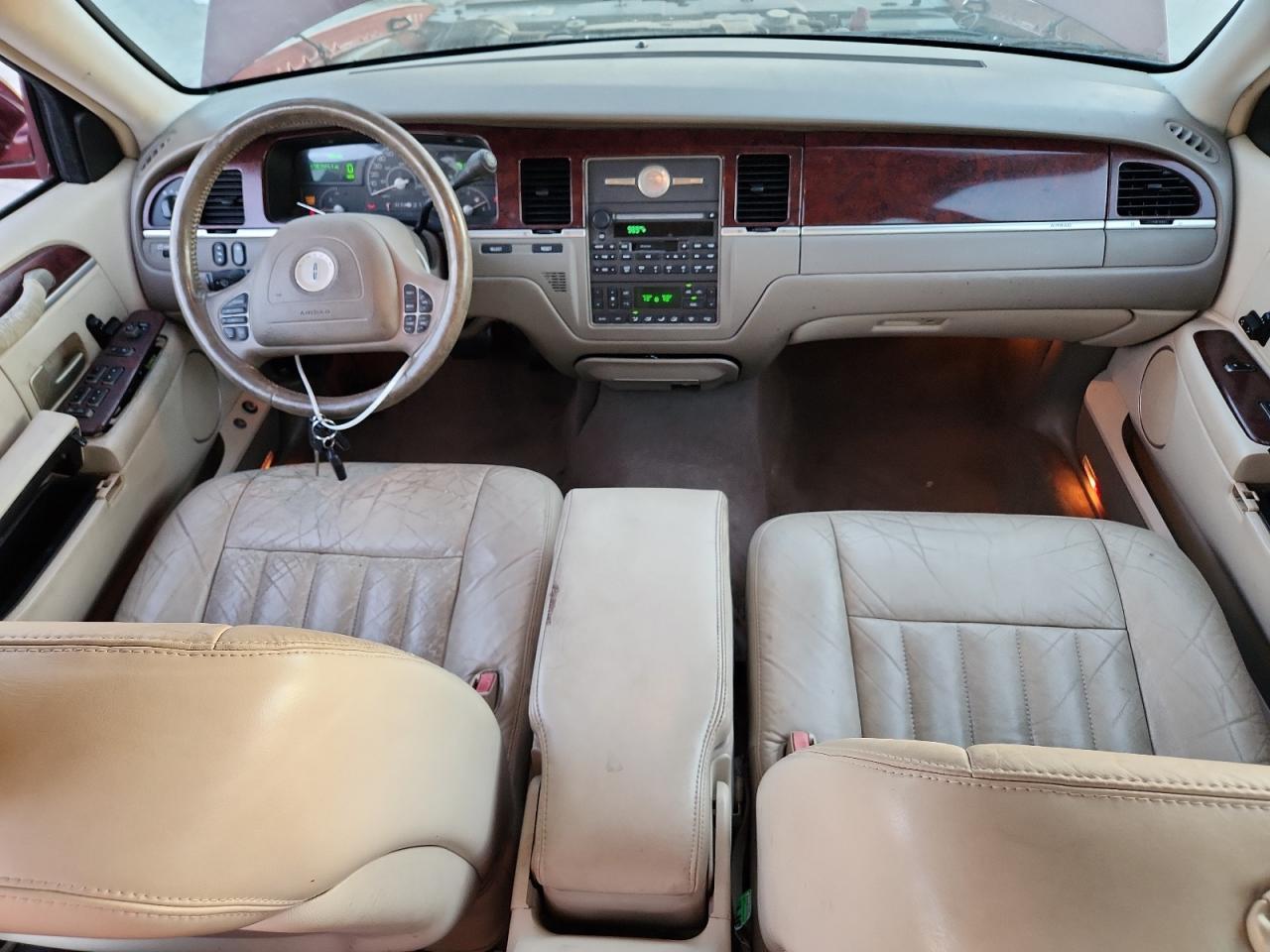 2004 Lincoln Town Car Executive VIN: 1LNHM81WX4Y684695 Lot: 93057295