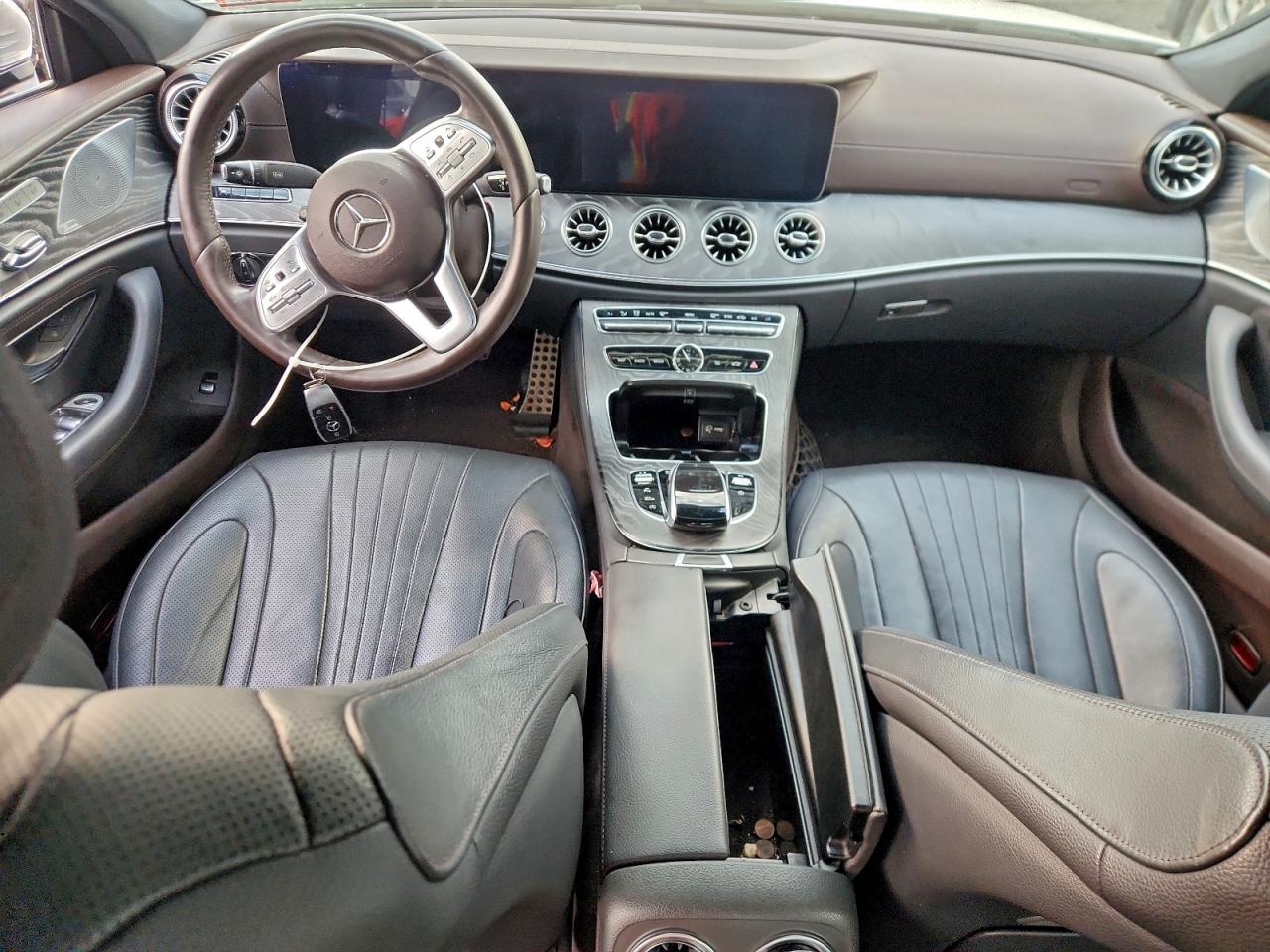 Фото: WDD2J5KB6KA036280