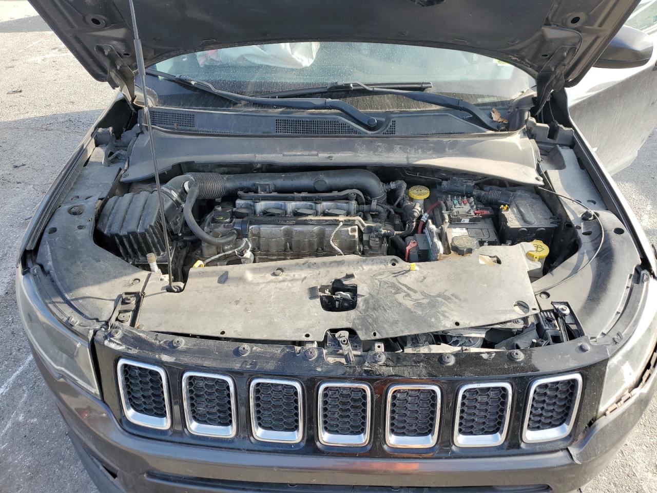 2018 Jeep Compass Latitude VIN: 3C4NJCBB3JT137411 Lot: 93036505