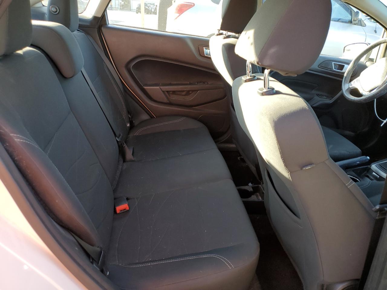 2015 Ford Fiesta Se VIN: 3FADP4BJXFM221207 Lot: 90922215