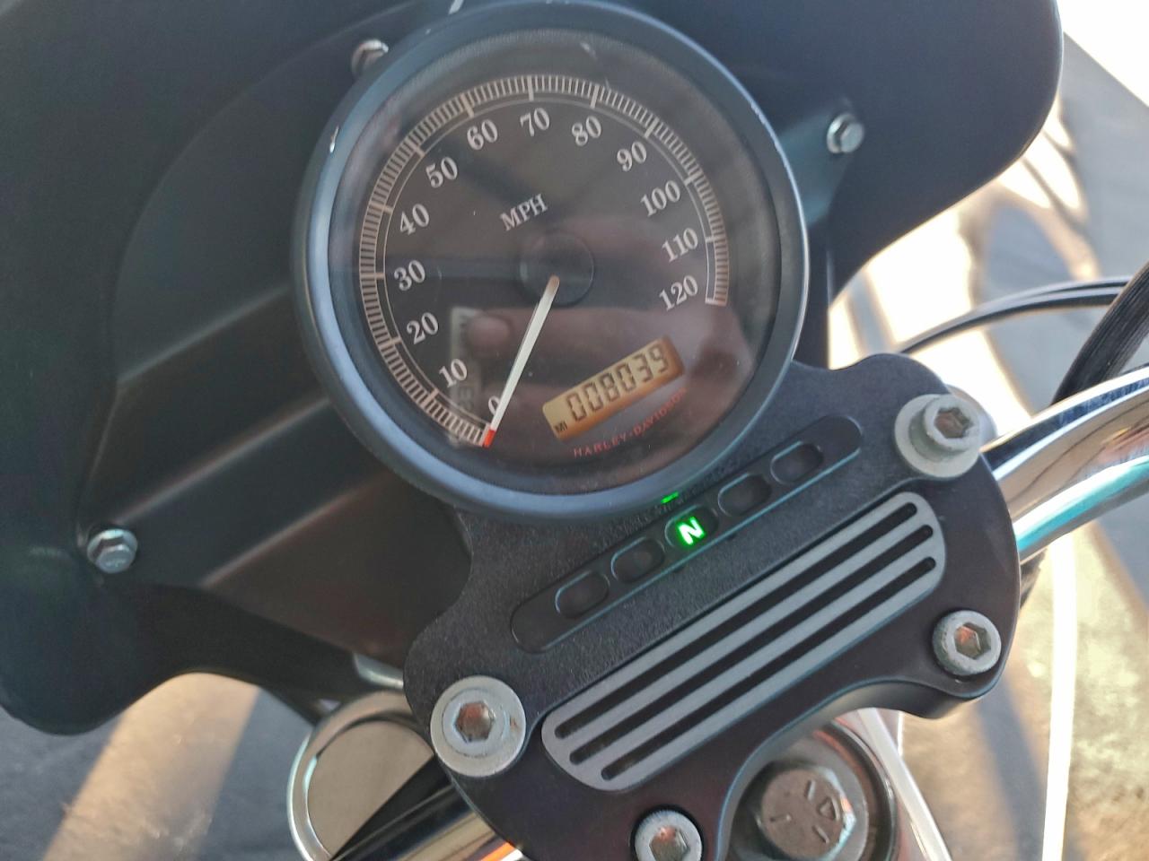 2009 Harley-Davidson Xl883 L VIN: 1HD4CR2139K432083 Lot: 94130235