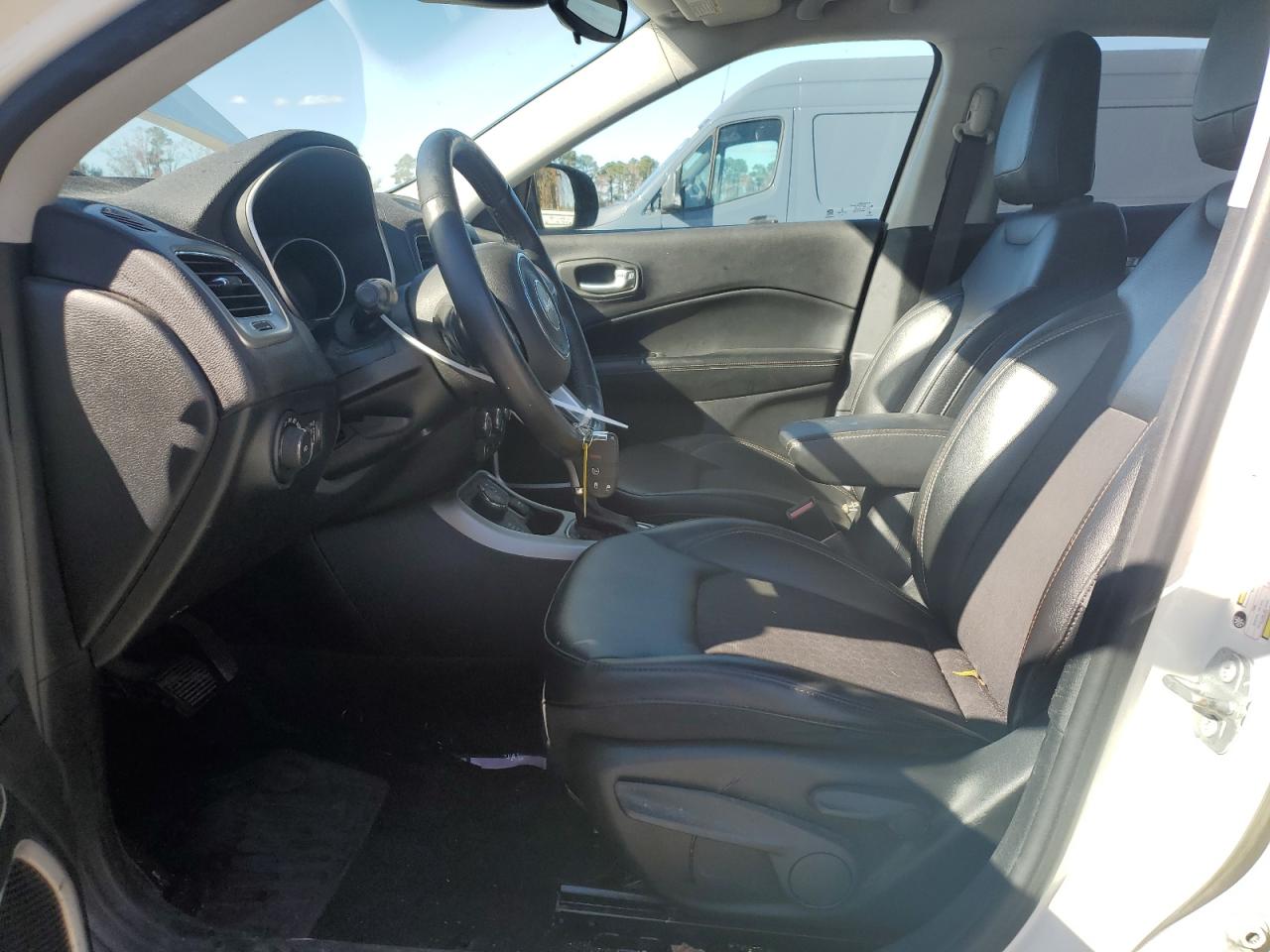 2018 Jeep Compass Latitude VIN: 3C4NJDBB4JT153140 Lot: 92148305