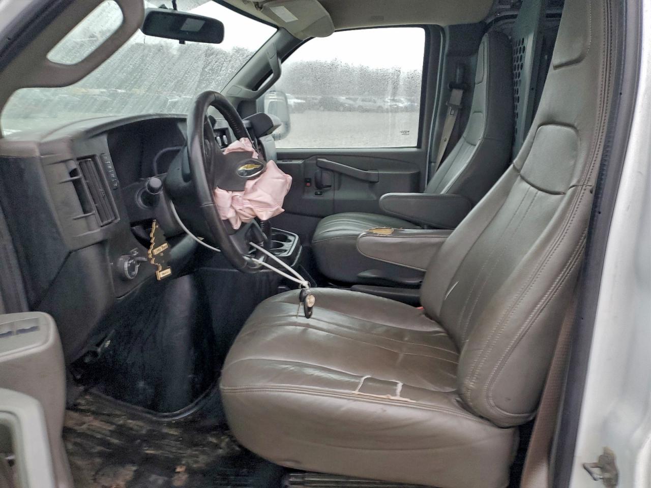 2020 Chevrolet Express G2500 VIN: 1GCWGAFP8L1274352 Lot: 93189755