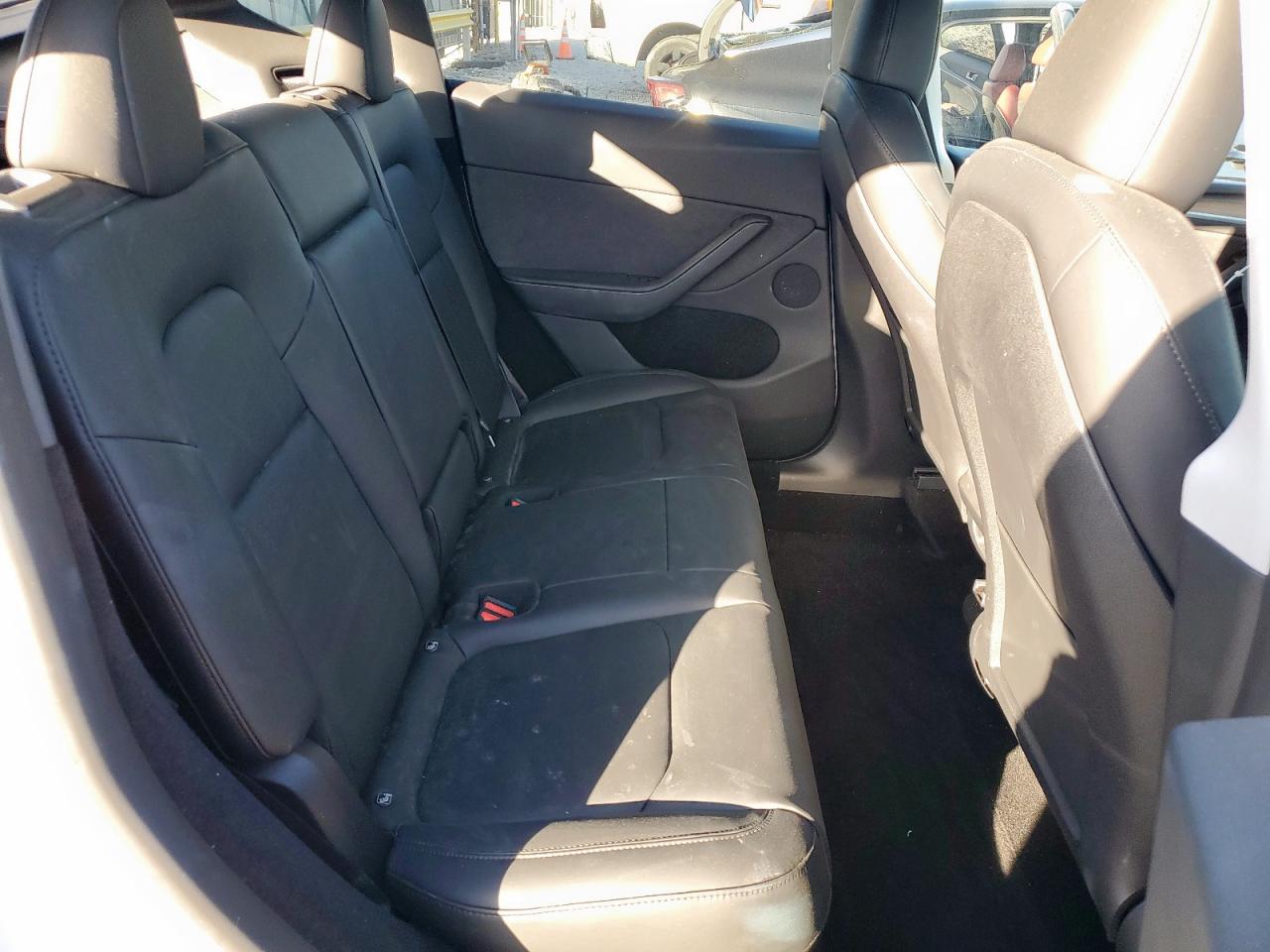 2024 Tesla Model Y VIN: 7SAYGDEE3RA259817 Lot: 92729895