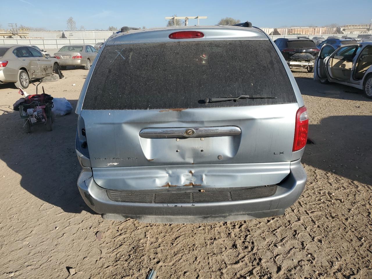 2005 Chrysler Town & Country Lx VIN: 2C4GP44R45R592929 Lot: 92272585