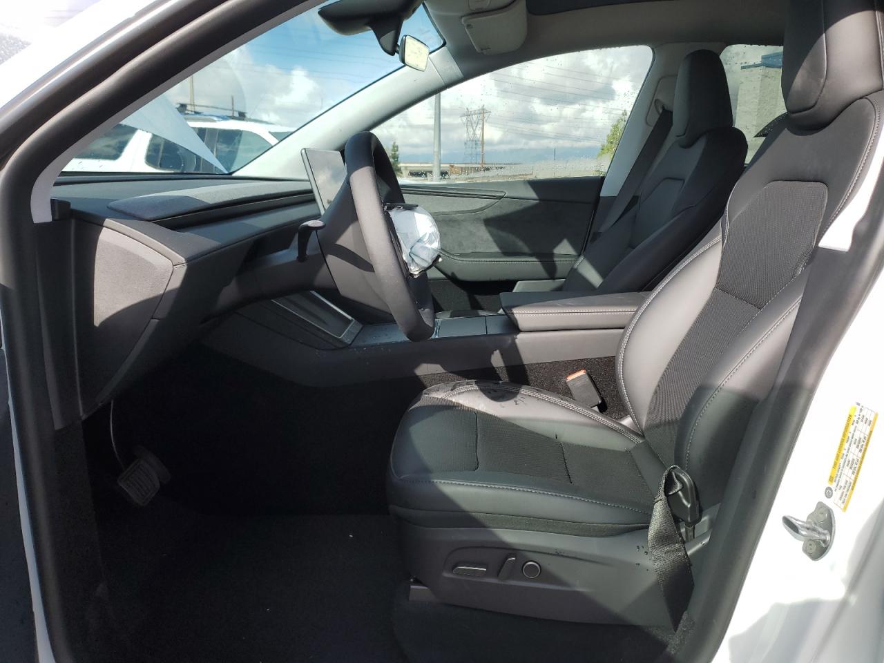 2026 Tesla Model Y VIN: 7SAYGDED7TF419800 Lot: 93335665