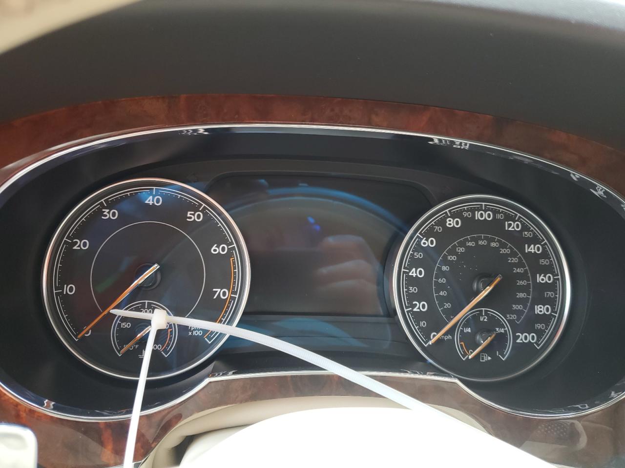 2017 Bentley Bentayga VIN: SJAAC2ZV1HC014037 Lot: 91388065