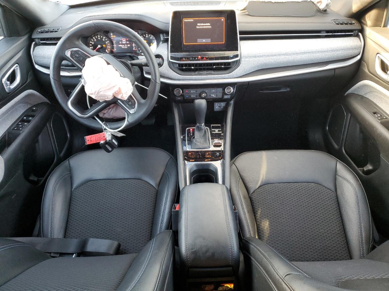 2025 Jeep Compass Latitude VIN: 3C4NJDBN0ST554163 Lot: 92614985