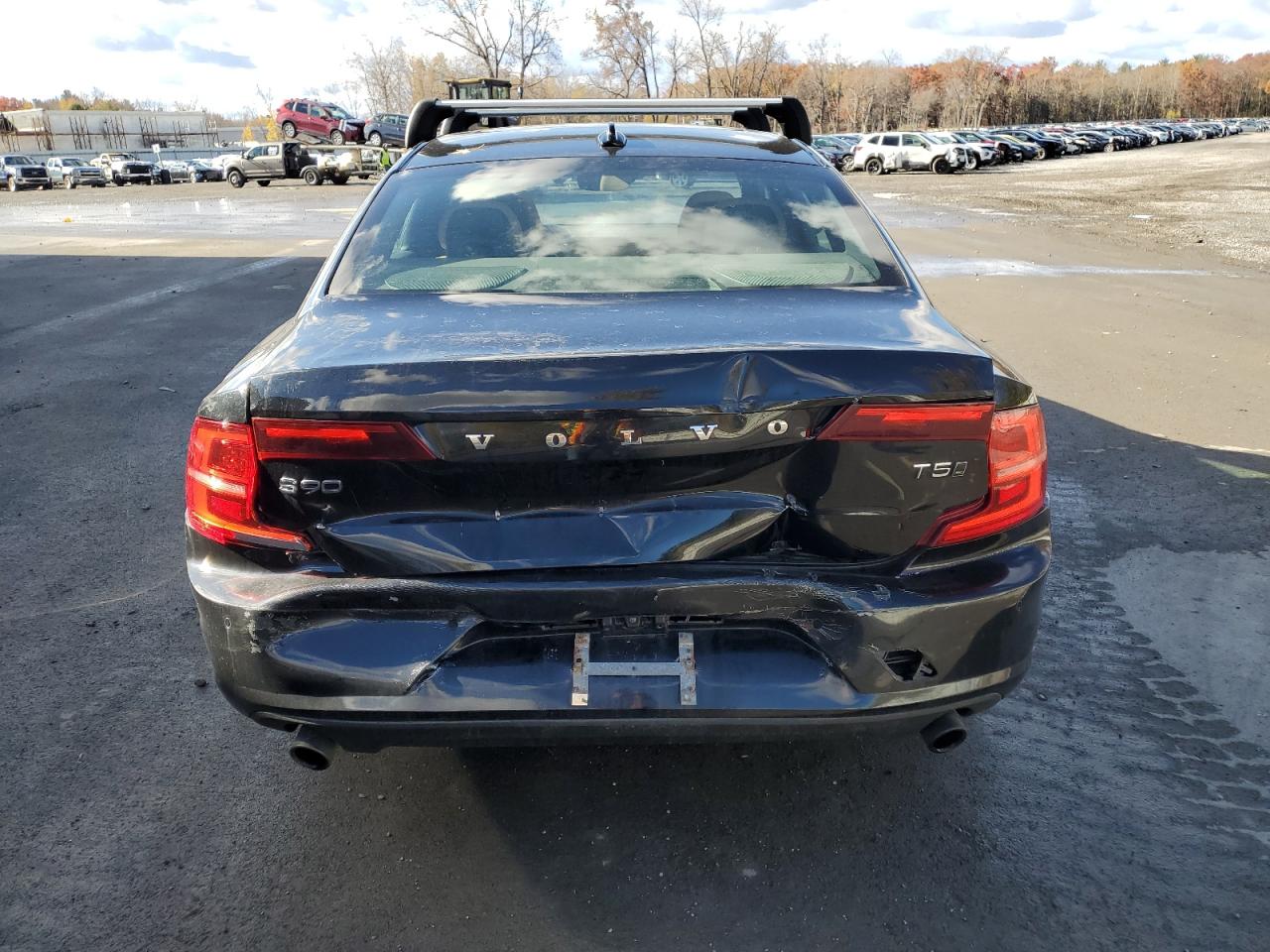 2018 Volvo S90 T5 Momentum VIN: LVY982MK5JP031656 Lot: 90985245