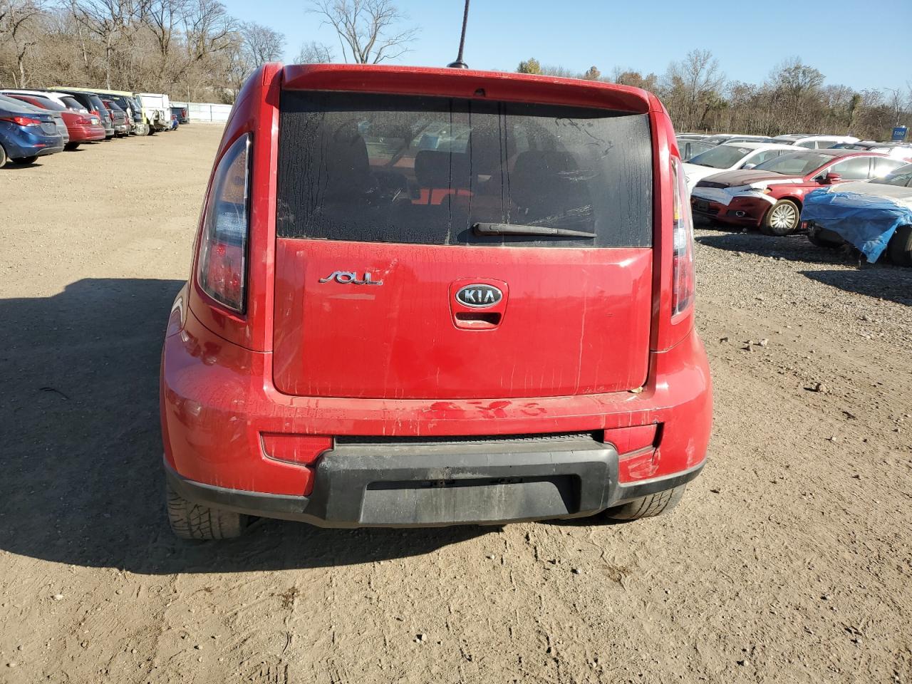 2011 Kia Soul + VIN: KNDJT2A28B7294538 Lot: 92660975