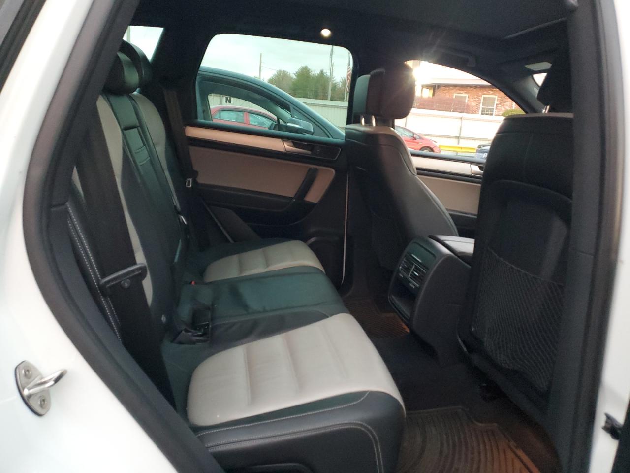 2017 Volkswagen Touareg Wolfsburg VIN: WVGRF7BP9HD006615 Lot: 93273045