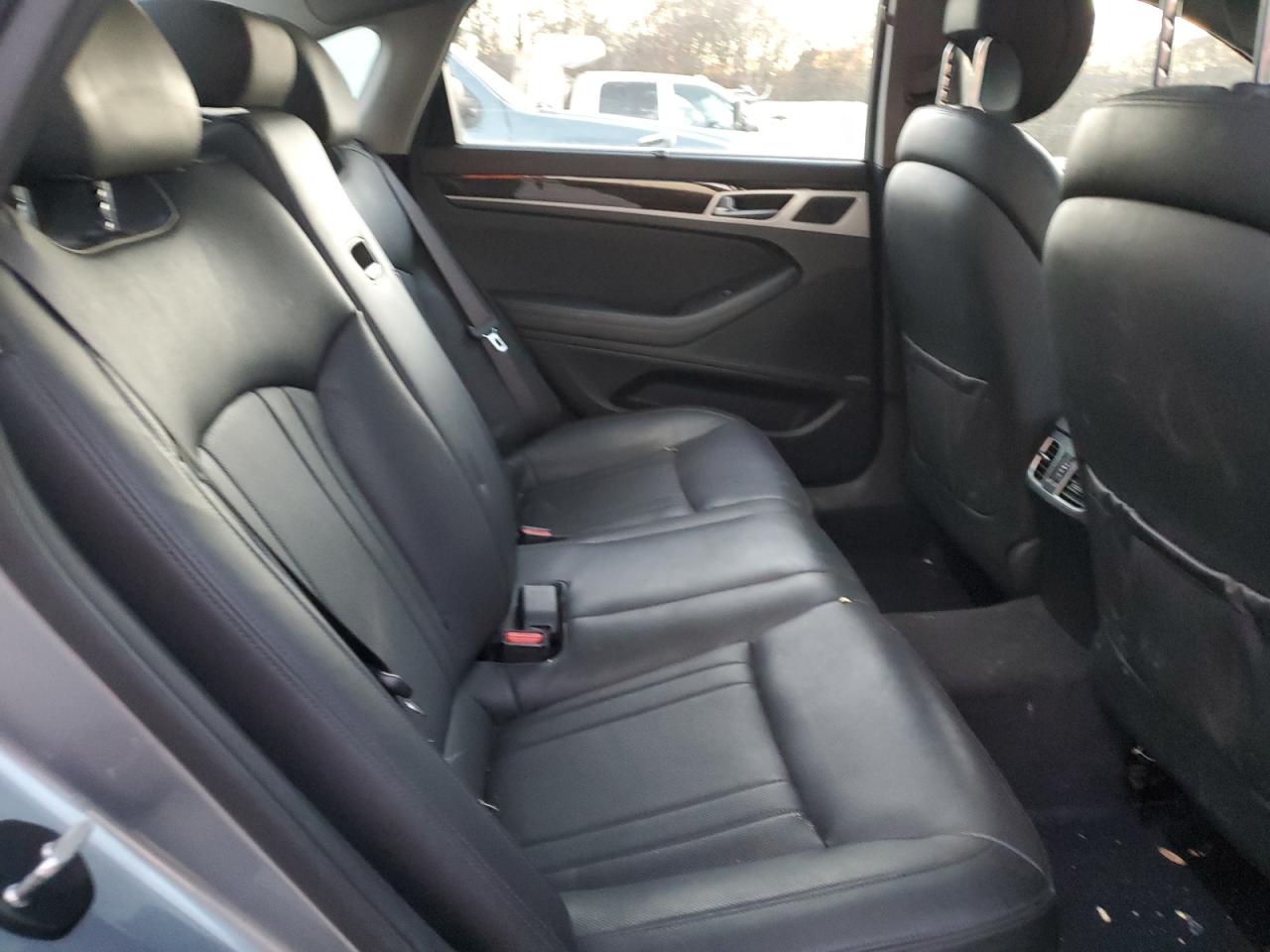 2016 Hyundai Genesis 3.8L VIN: KMHGN4JE1GU118610 Lot: 92742045