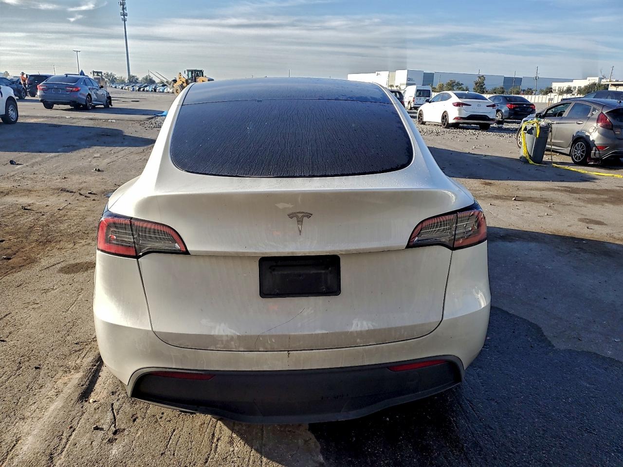 2024 Tesla Model Y VIN: 7SAYGDED9RF212298 Lot: 94250385
