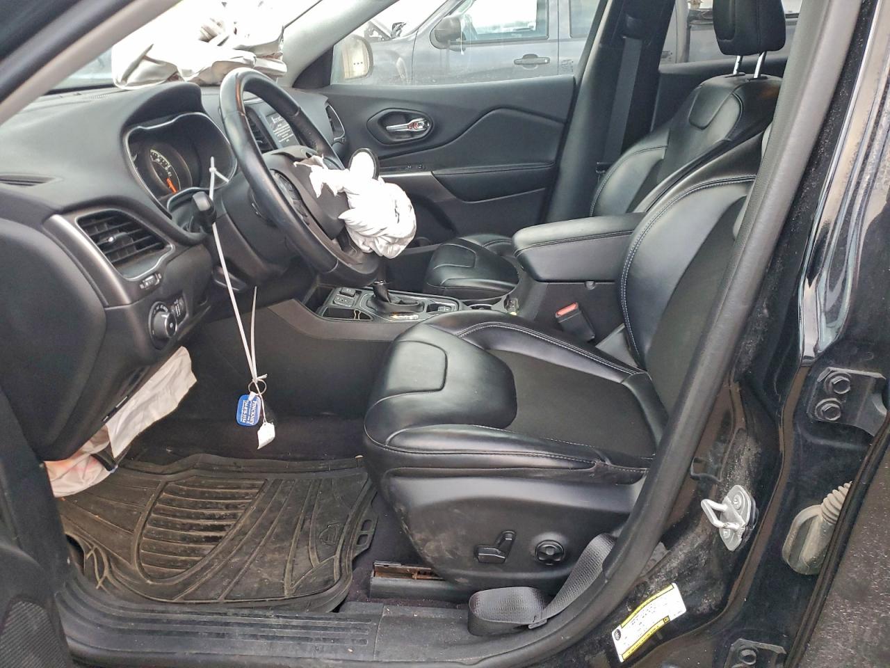 2019 Jeep Cherokee Latitude Plus VIN: 1C4PJLLB9KD146001 Lot: 94180155