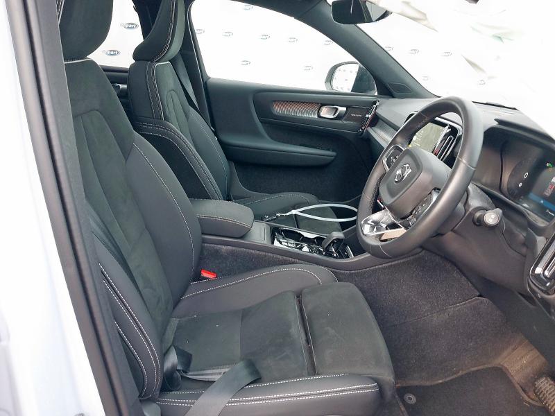 2024 VOLVO XC40 2.0 B3P ULTIMATE DARK 5DR AUTO