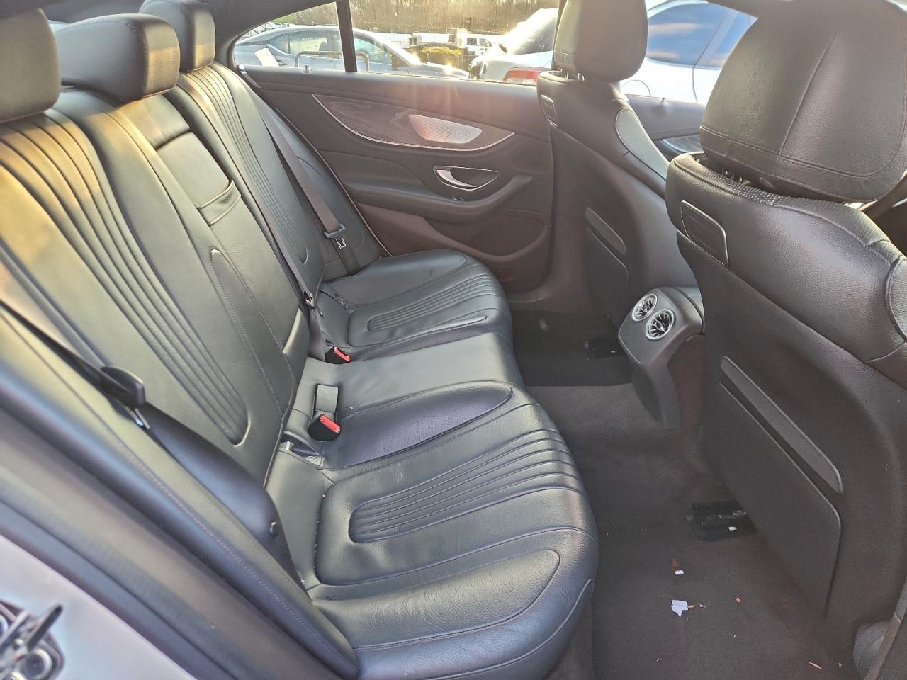 Фото: WDD2J5KB6KA036280