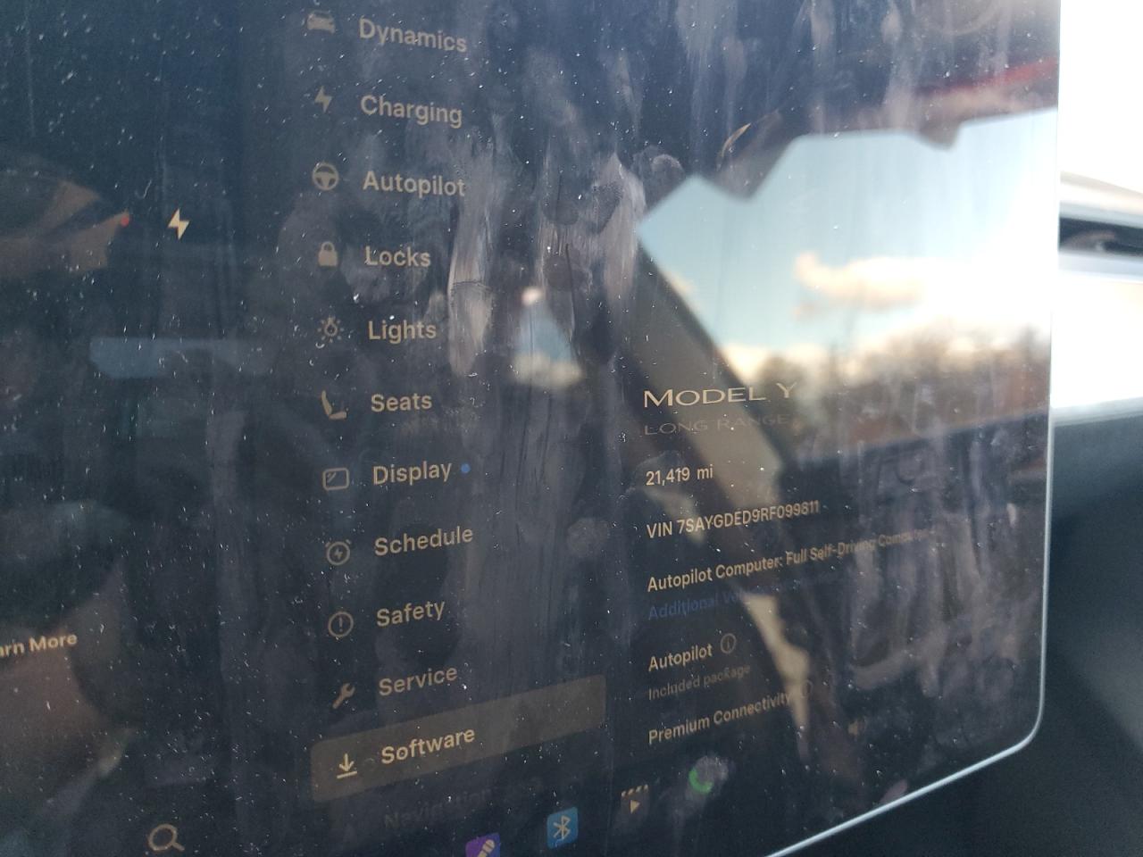 2024 Tesla Model Y VIN: 7SAYGDED9RF099811 Lot: 90992675