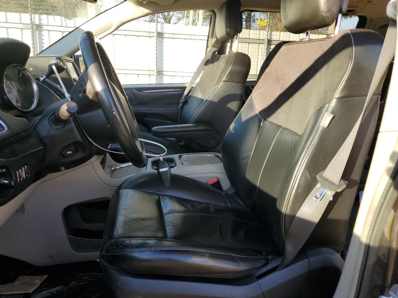 2016 Chrysler Town & Country Limited Platinum VIN: 2C4RC1GG5GR174556 Lot: 92660345