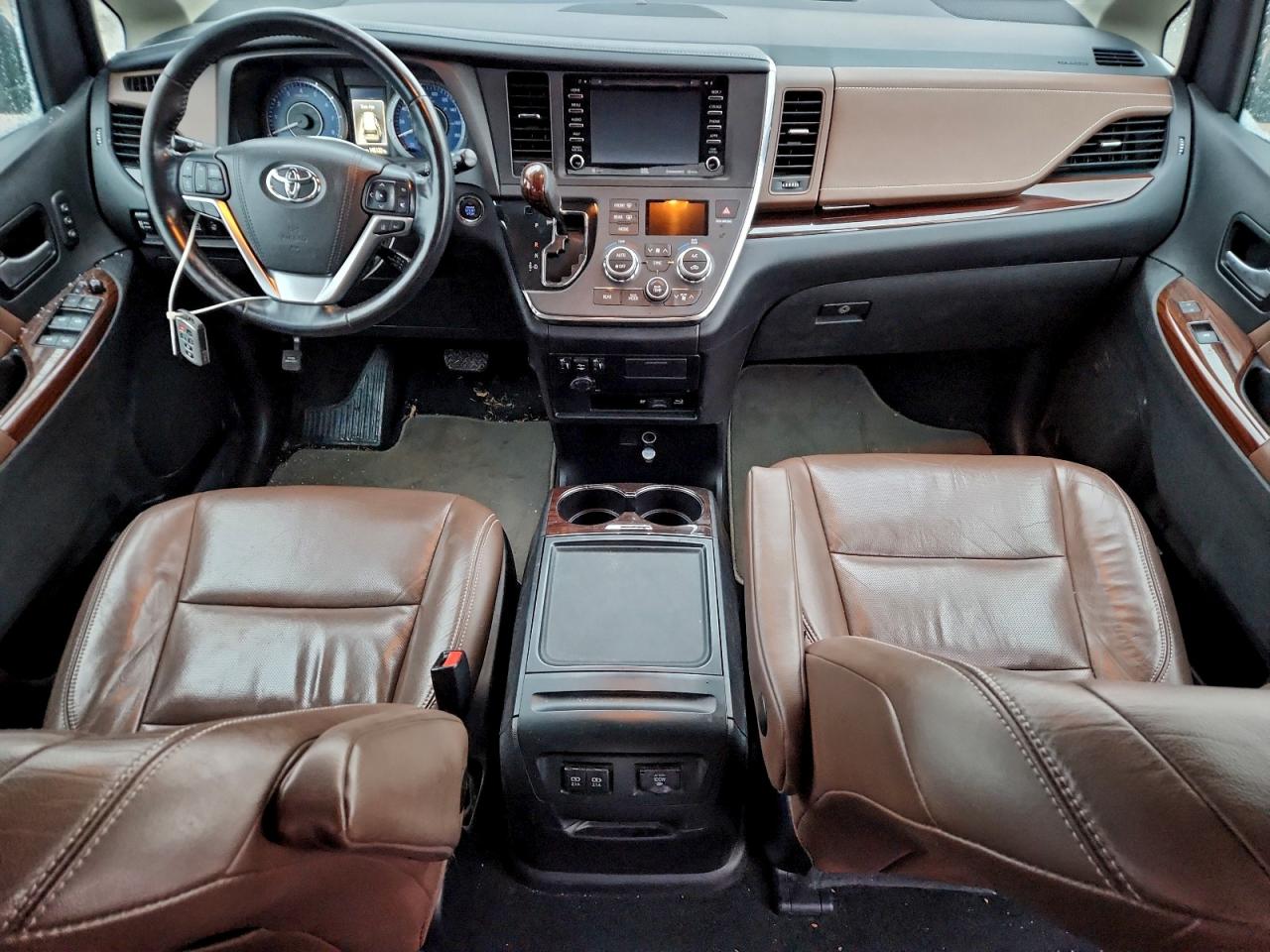 2018 Toyota Sienna Xle VIN: 5TDDZ3DC8JS205335 Lot: 94092945