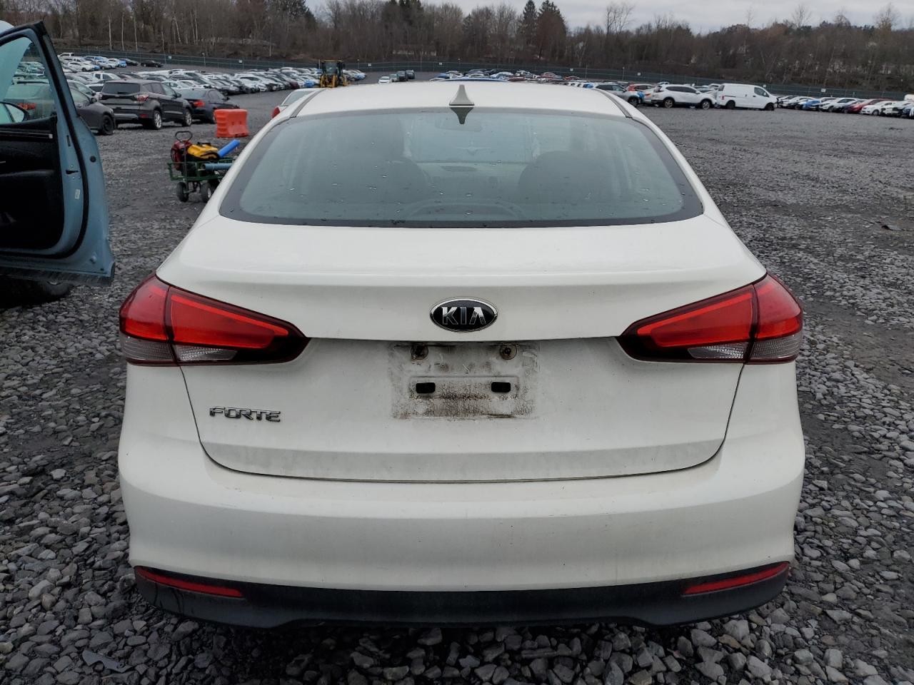 2017 Kia Forte Lx VIN: 3KPFK4A74HE033061 Lot: 92670515