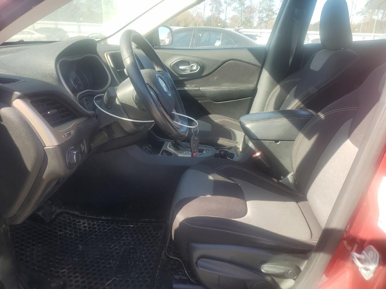 2015 Jeep Cherokee Sport VIN: 1C4PJLAB8FW560058 Lot: 92923385