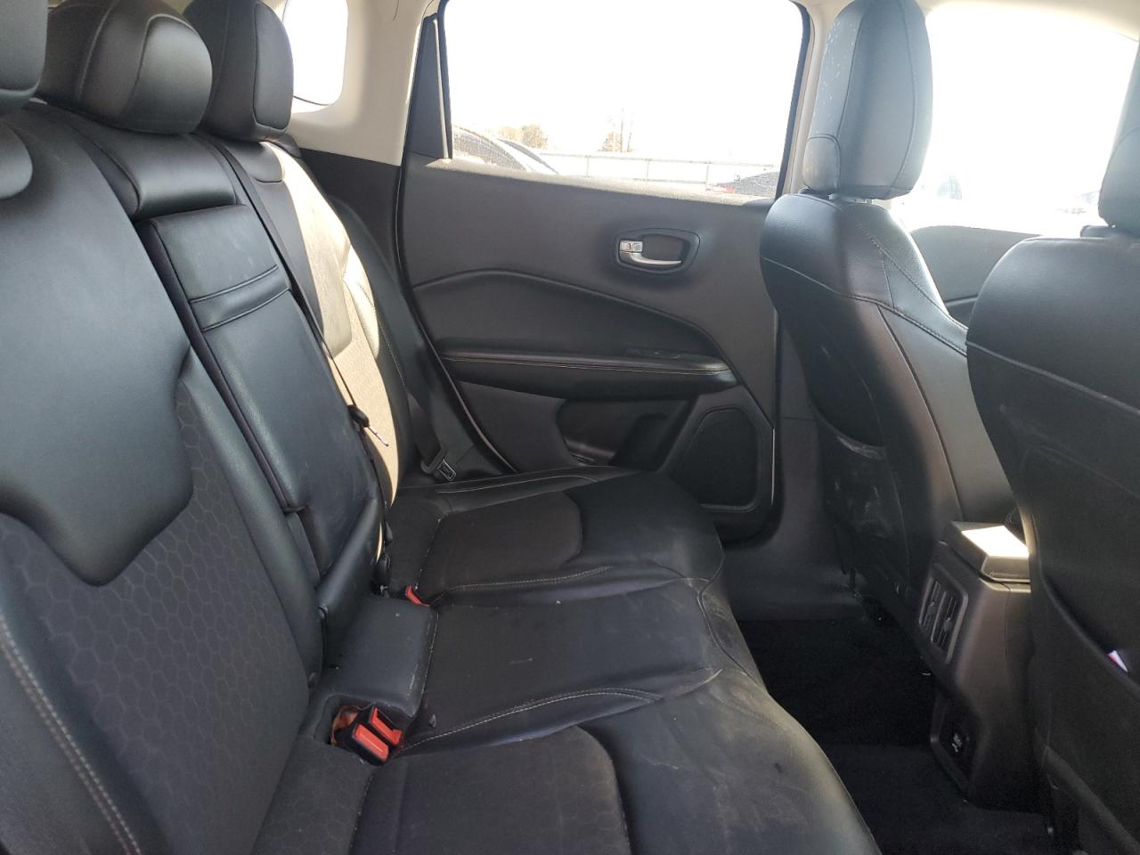 2018 Jeep Compass Latitude VIN: 3C4NJDBB4JT153140 Lot: 92148305