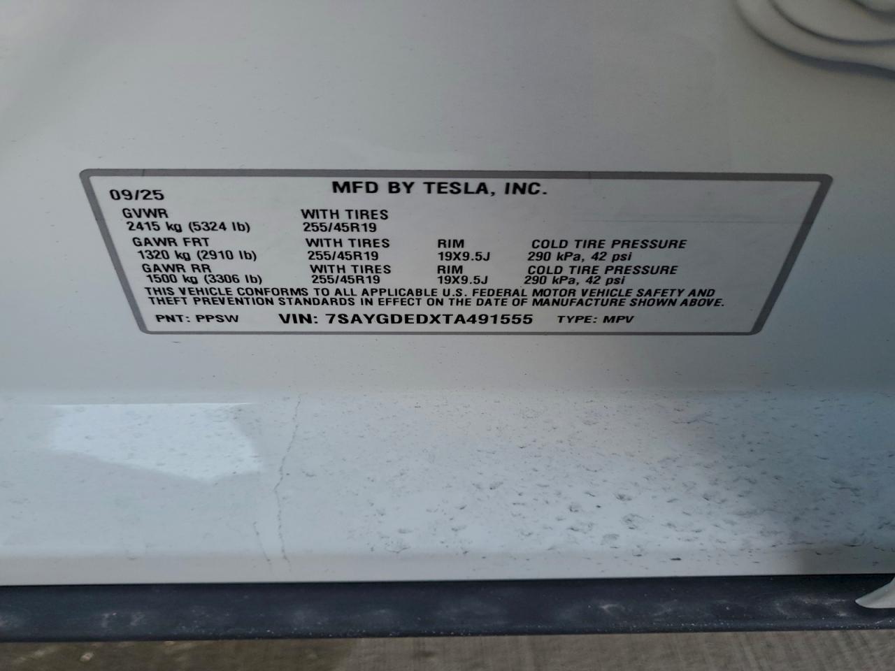 2026 Tesla Model Y VIN: 7SAYGDEDXTA491555 Lot: 92456235