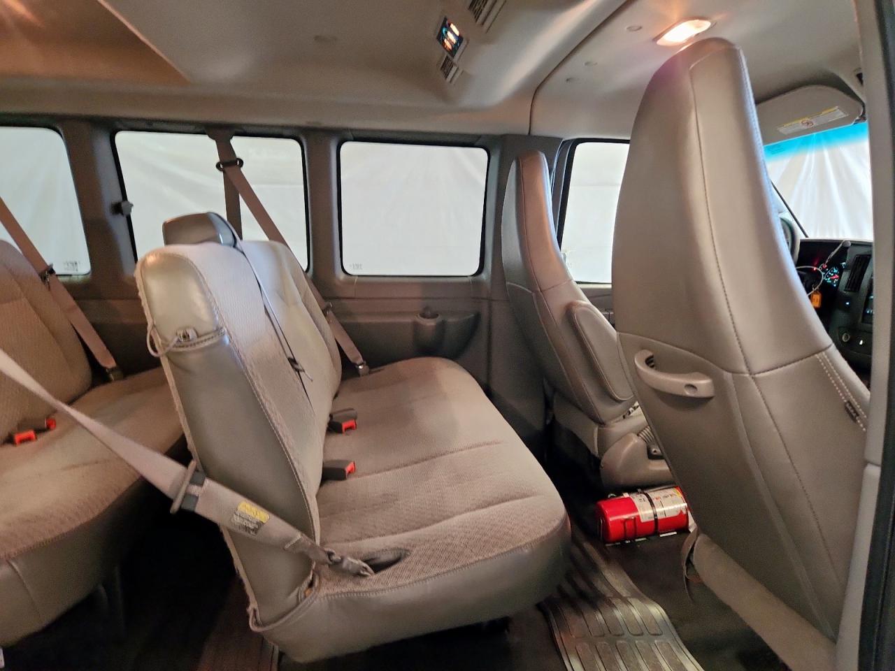 2017 Chevrolet Express G2500 Lt VIN: 1GAWGFFFXH1204694 Lot: 92673135