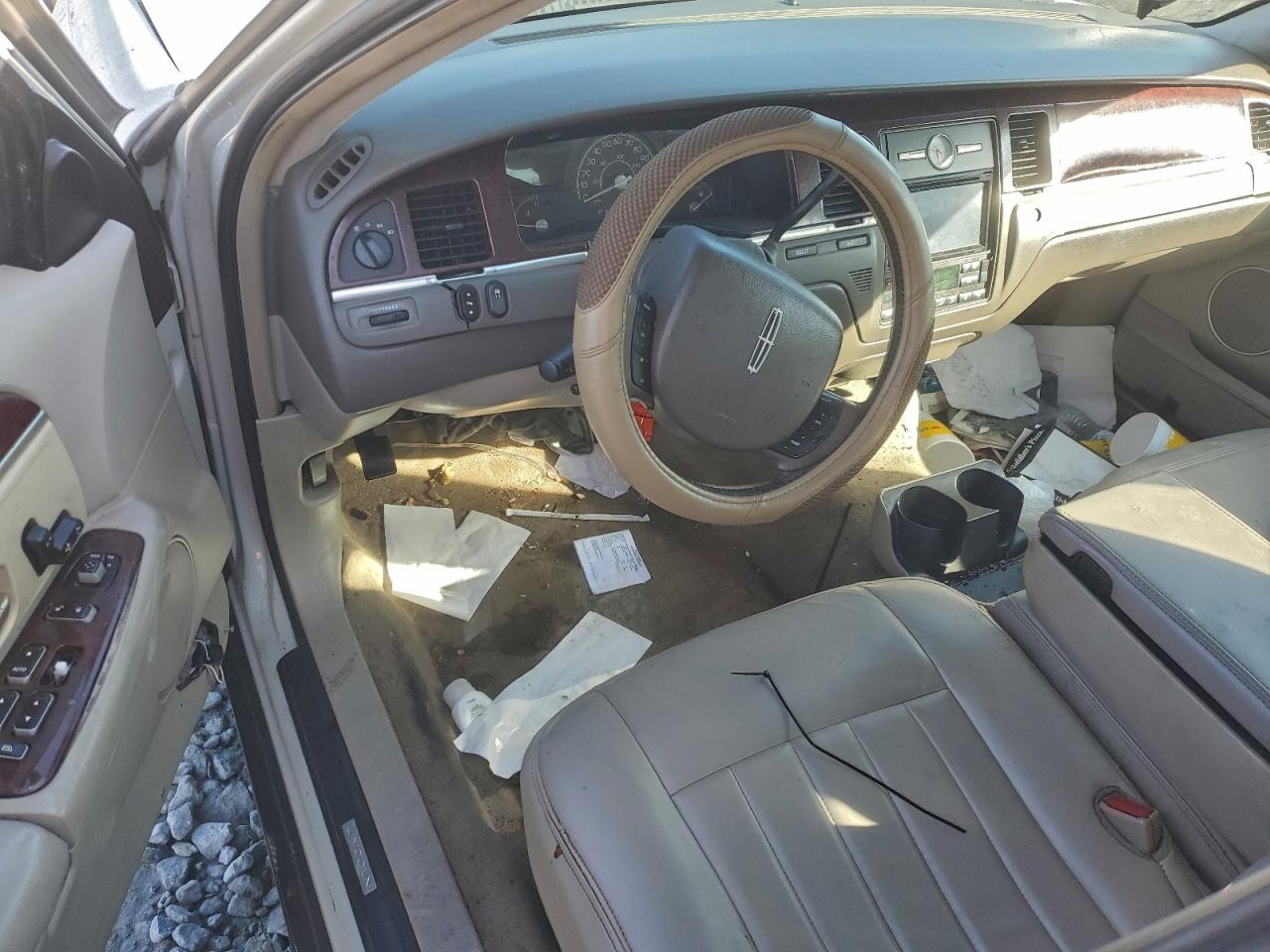 2005 Lincoln Town Car Signature VIN: 1LNHM81W05Y663162 Lot: 91690395