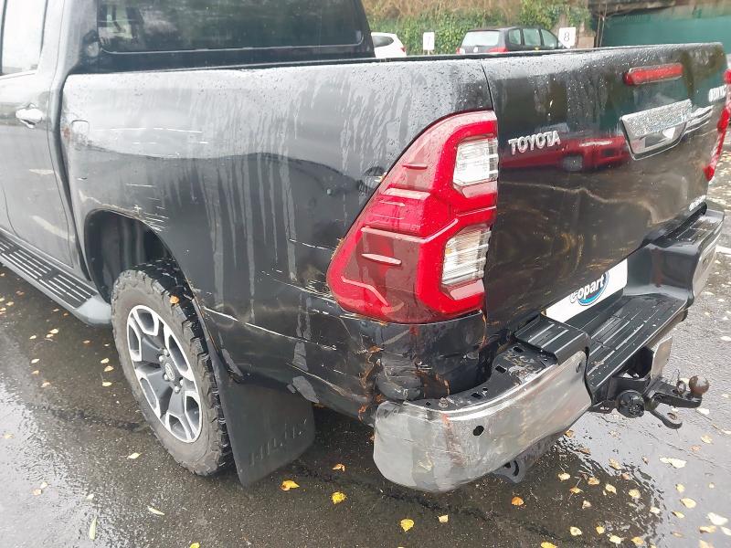 2021 TOYOTA HILUX INVINCIBLE D/CAB PICK UP 2.4 D-4D