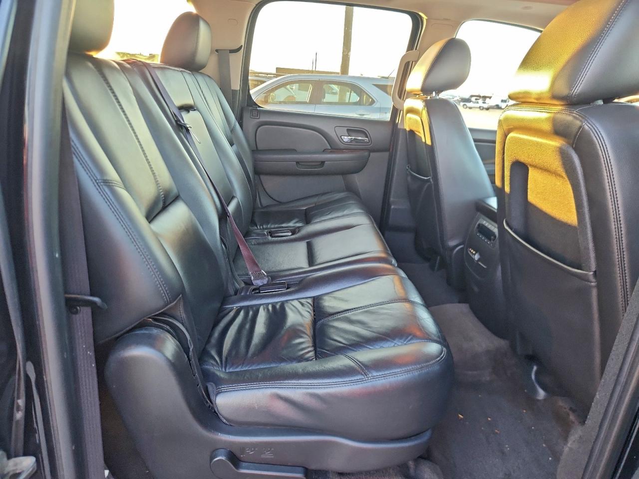 2011 Chevrolet Suburban K1500 Lt VIN: 1GNSKJE34BR299414 Lot: 94410925