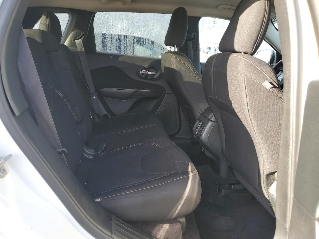 2016 Jeep Cherokee Latitude VIN: 1C4PJLCB5GW275350 Lot: 91737295