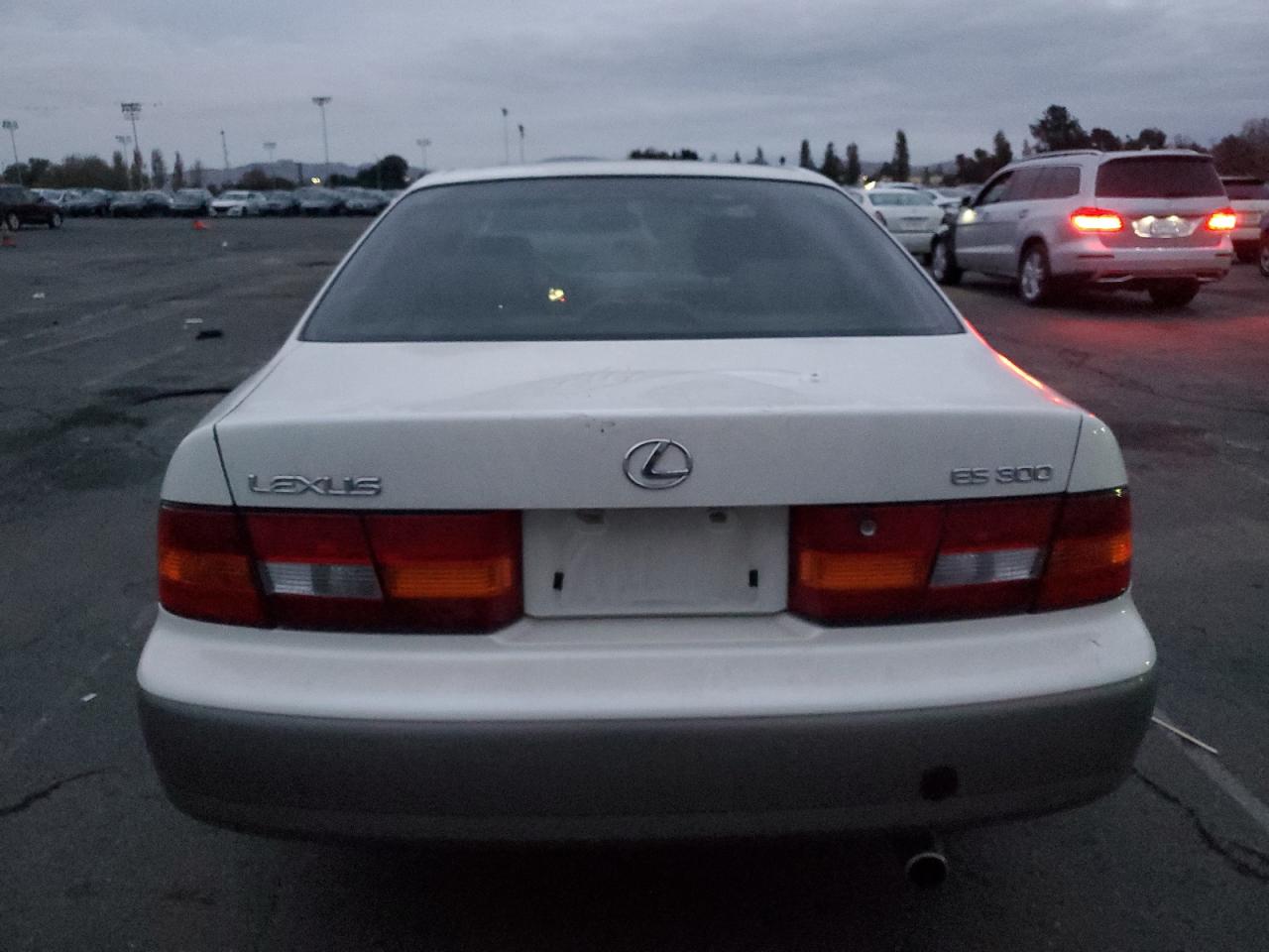 1997 Lexus Es 300 VIN: JT8BF22G0V0070438 Lot: 93431005