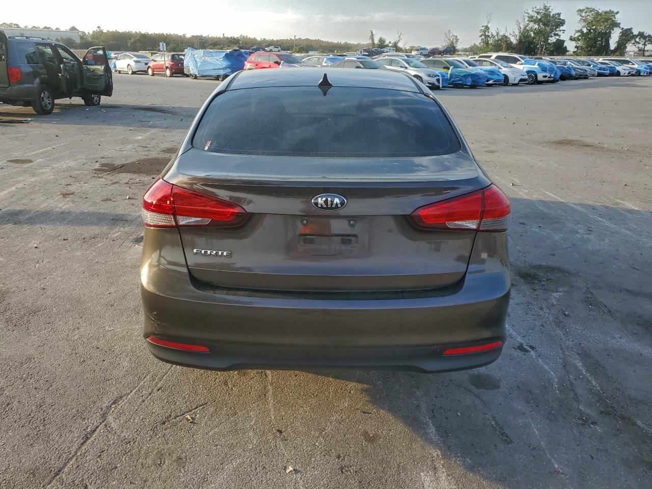 2018 Kia Forte Lx VIN: 3KPFK4A78JE182711 Lot: 93926125