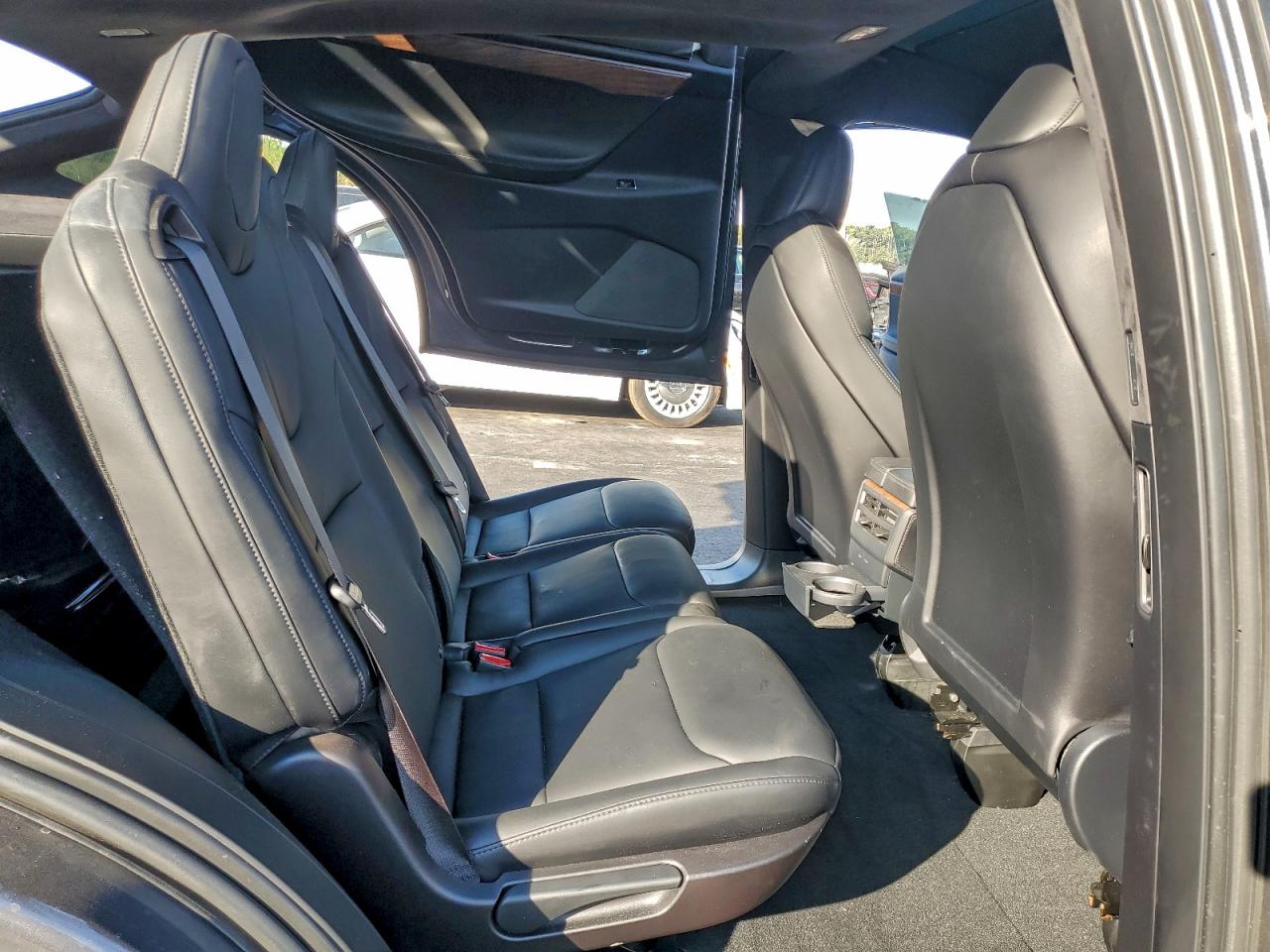 2020 Tesla Model X VIN: 5YJXCDE29LF283608 Lot: 93843025