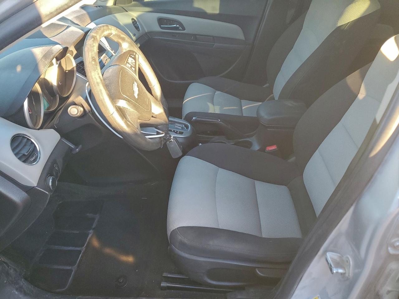 2016 Chevrolet Cruze Limited Ls VIN: 1G1PC5SH2G7205660 Lot: 94508245