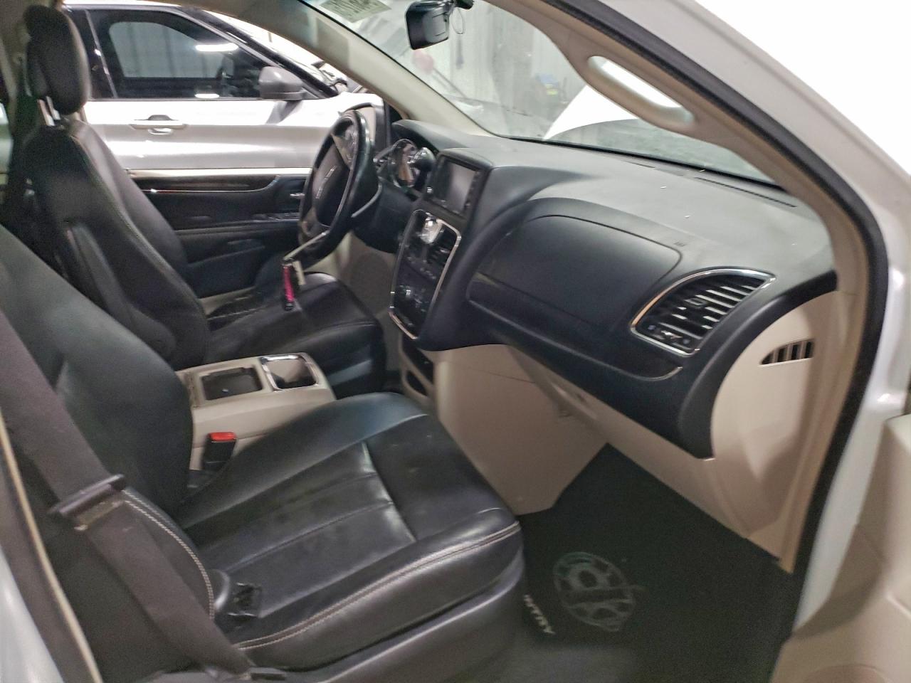 2016 Chrysler Town & Country Touring VIN: 2C4RC1BG5GR118401 Lot: 94367215